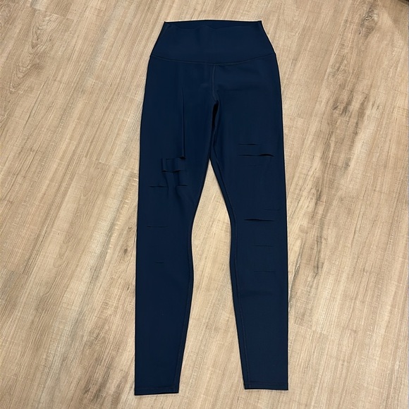 Alo High Waist Ripped Warrior Legging - Picture 4 of 6